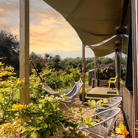 The Hive - Unique Hot Tub Cabin In Милпорт Екстериор снимка