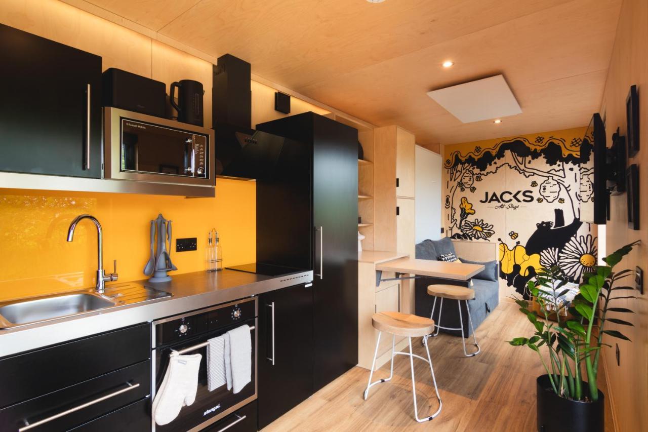The Hive - Unique Hot Tub Cabin In Милпорт Екстериор снимка