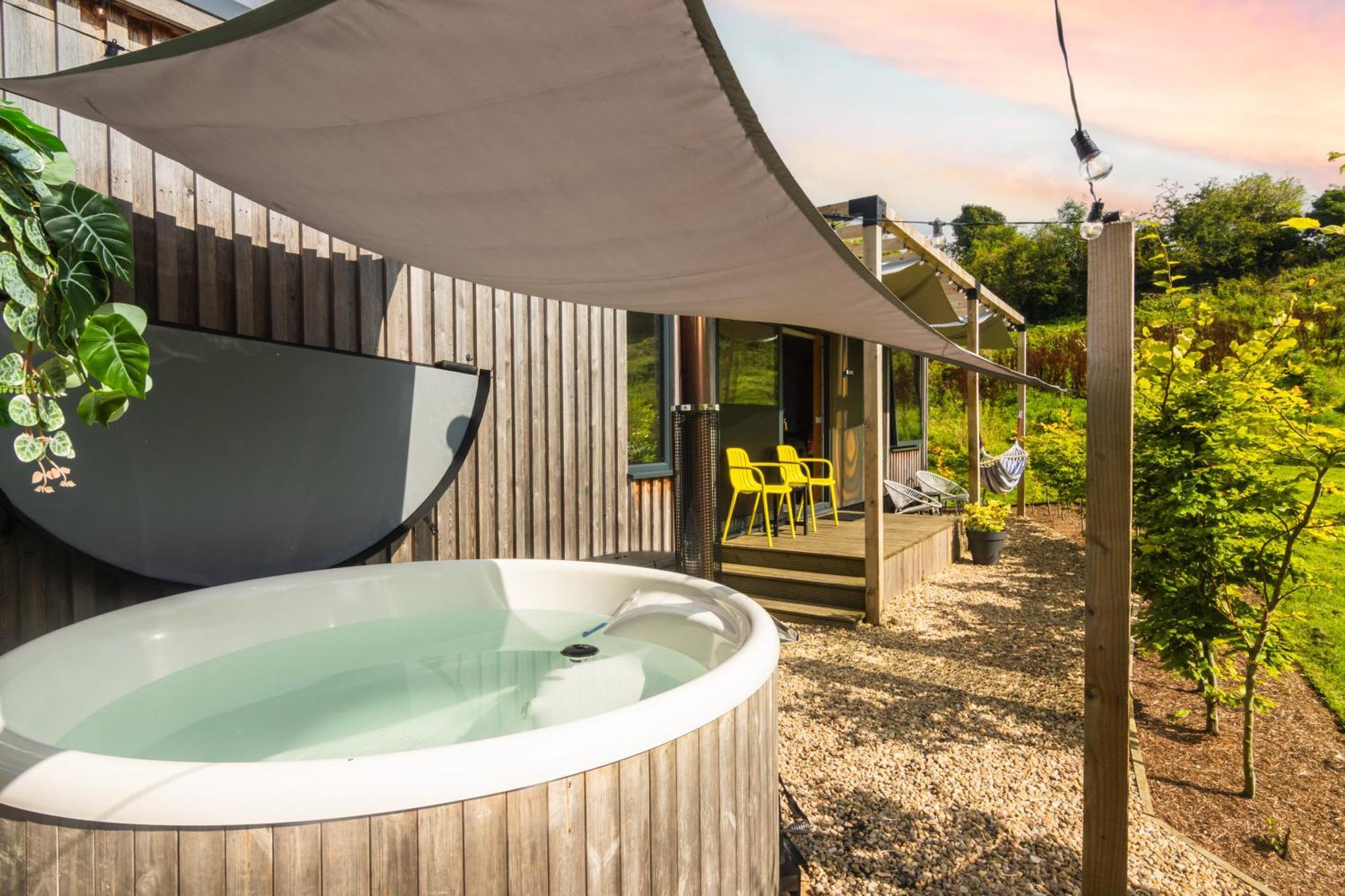 The Hive - Unique Hot Tub Cabin In Милпорт Екстериор снимка